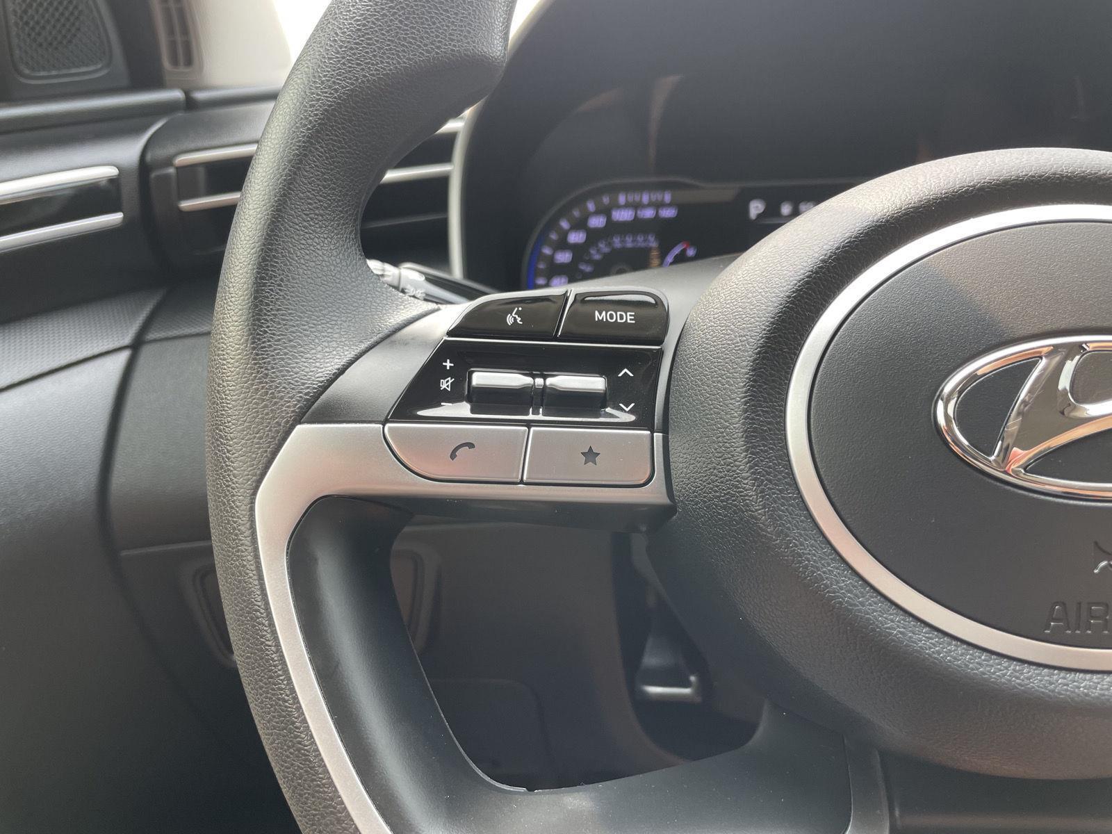 Vehicle photo 13