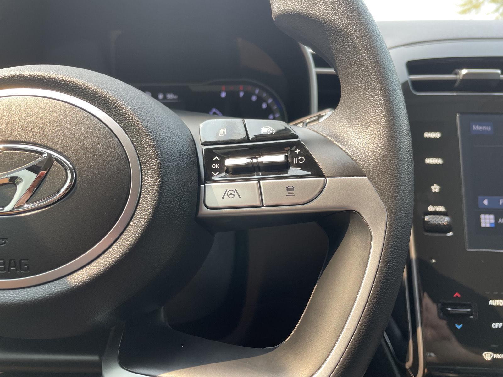 Vehicle photo 14