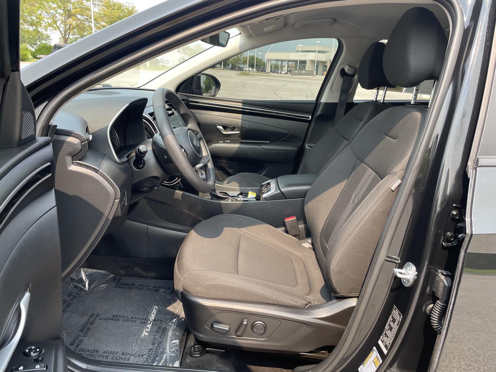 Vehicle photo 17