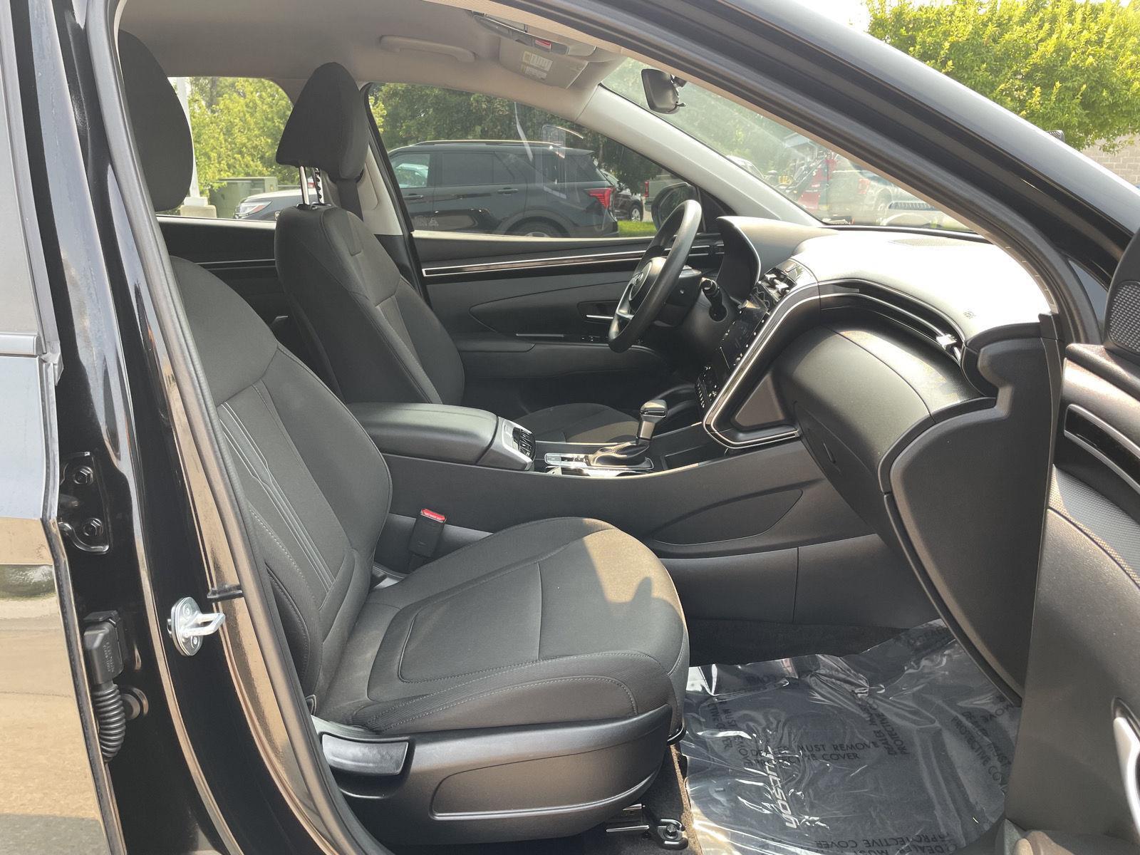 Vehicle photo 19