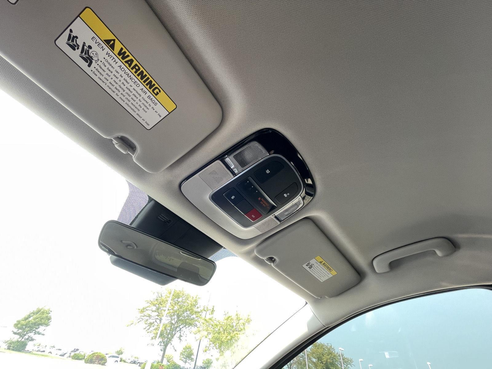 Vehicle photo 21