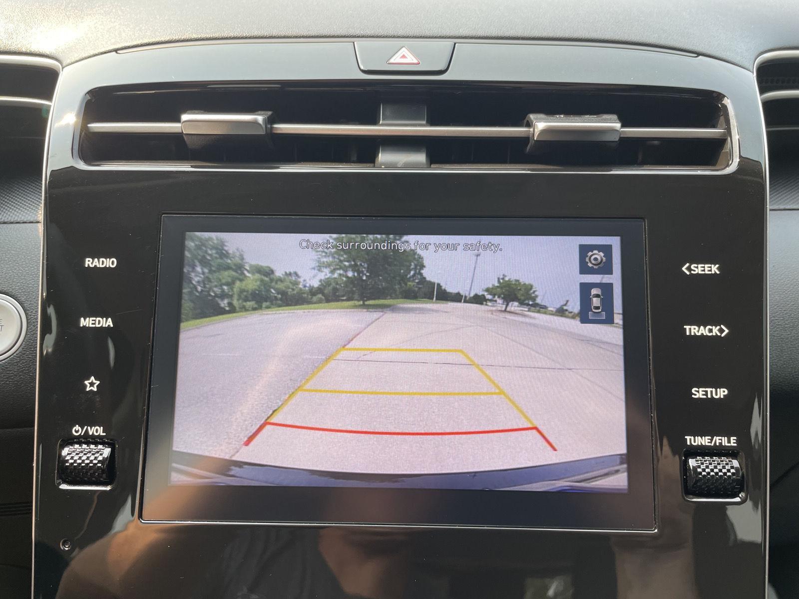 Vehicle photo 23