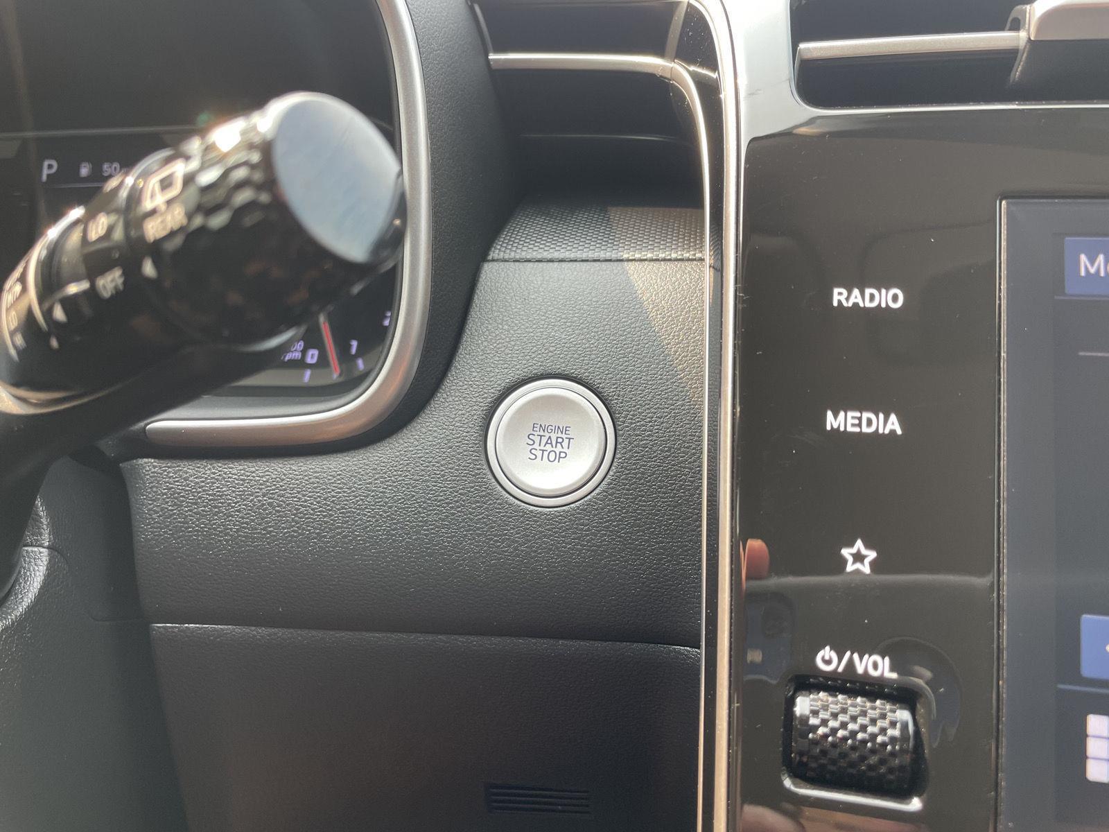 Vehicle photo 24