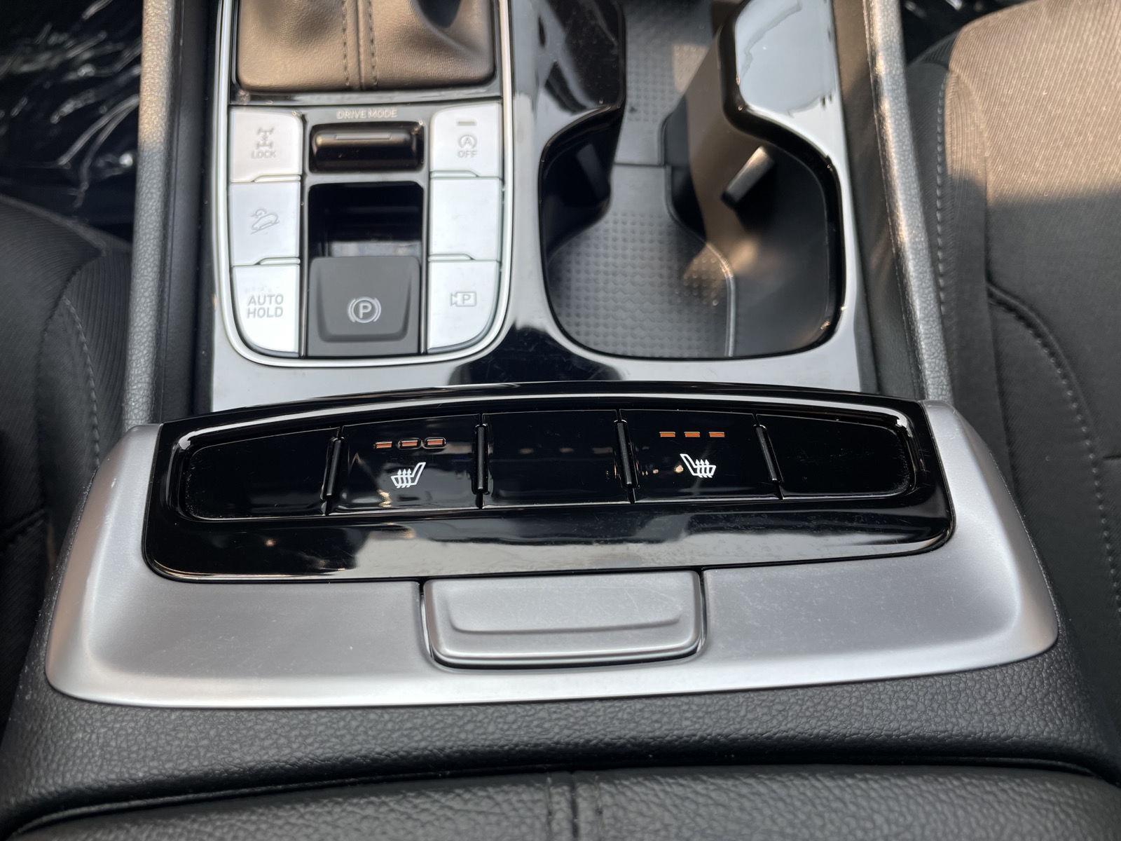 Vehicle photo 26