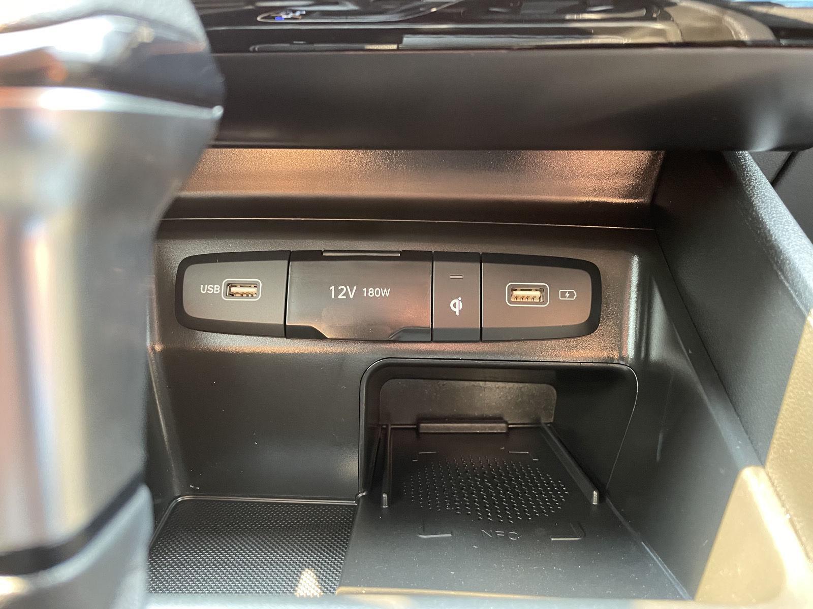 Vehicle photo 27