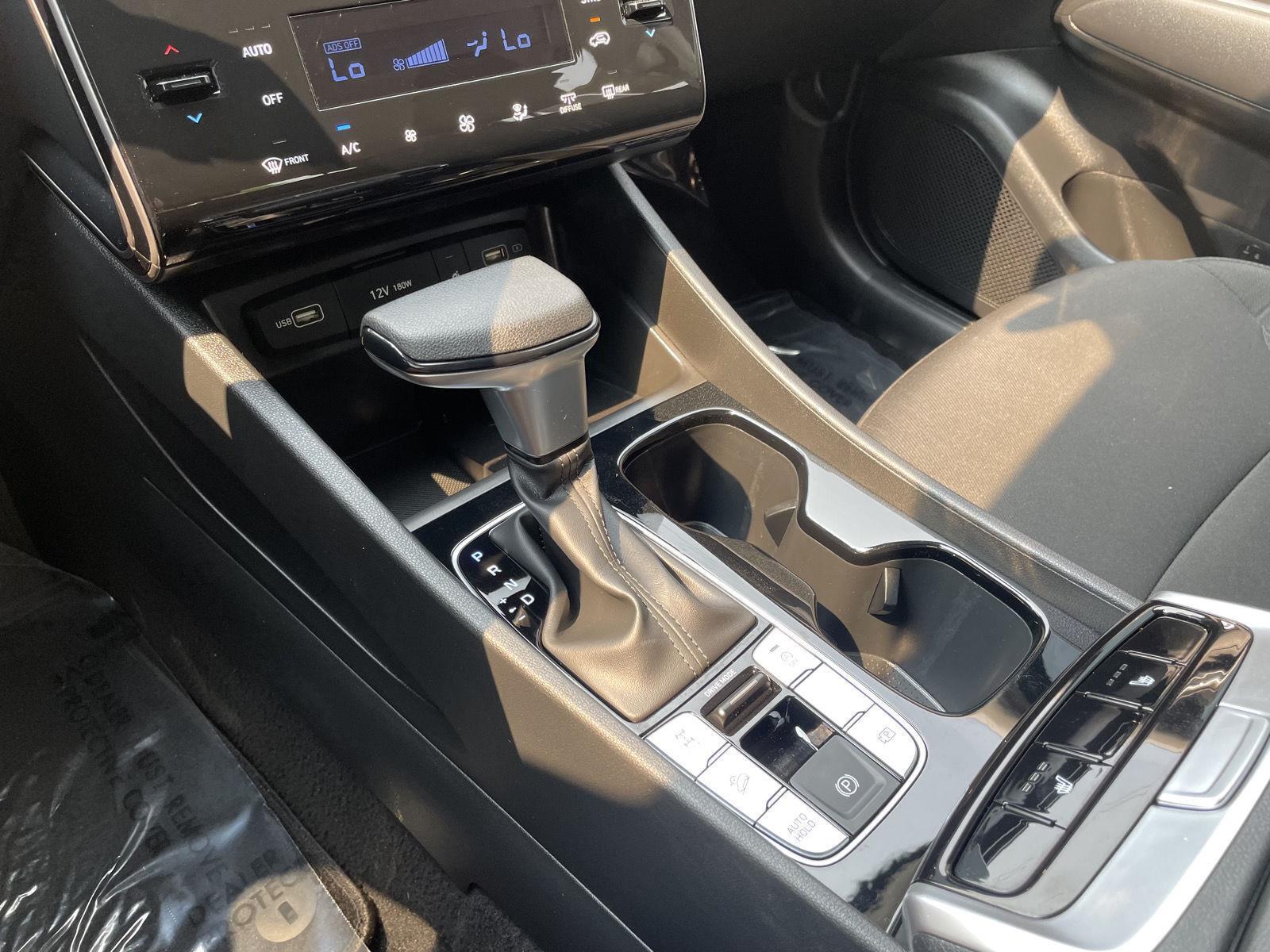 Vehicle photo 30