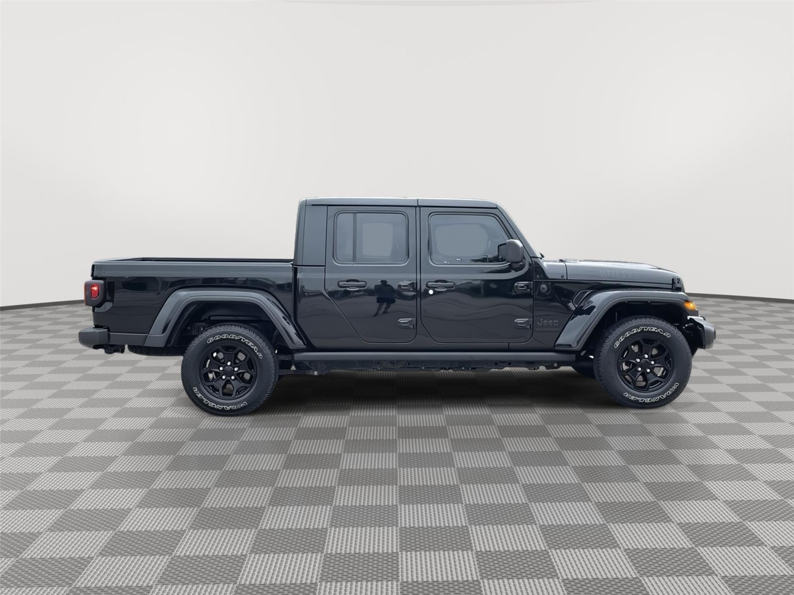 Vehicle photo 6
