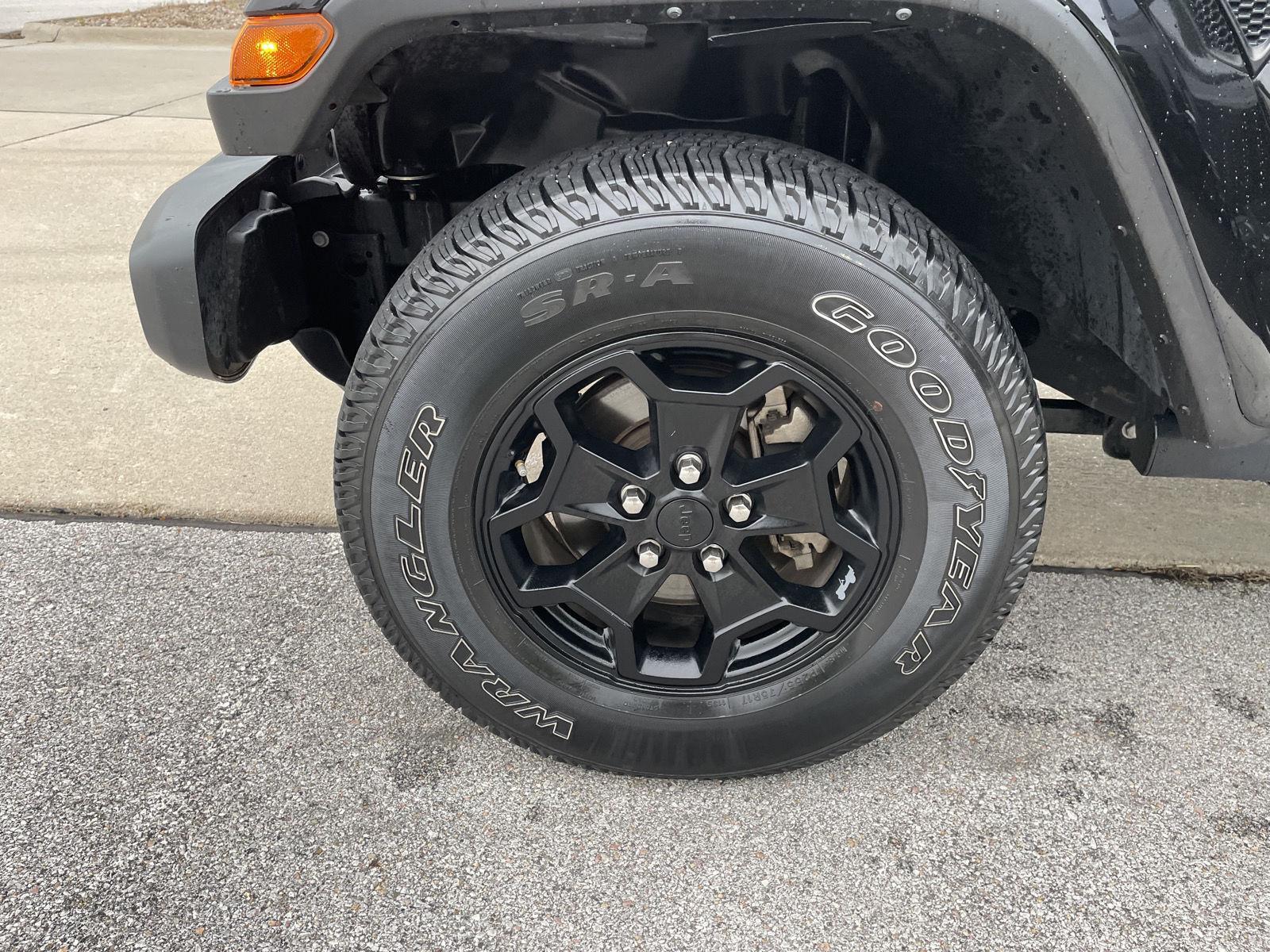 Vehicle photo 10
