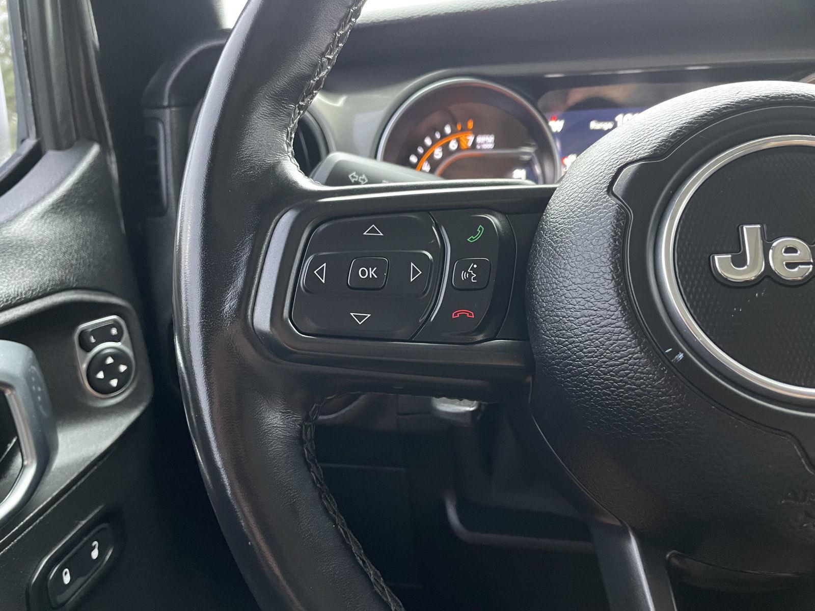Vehicle photo 13