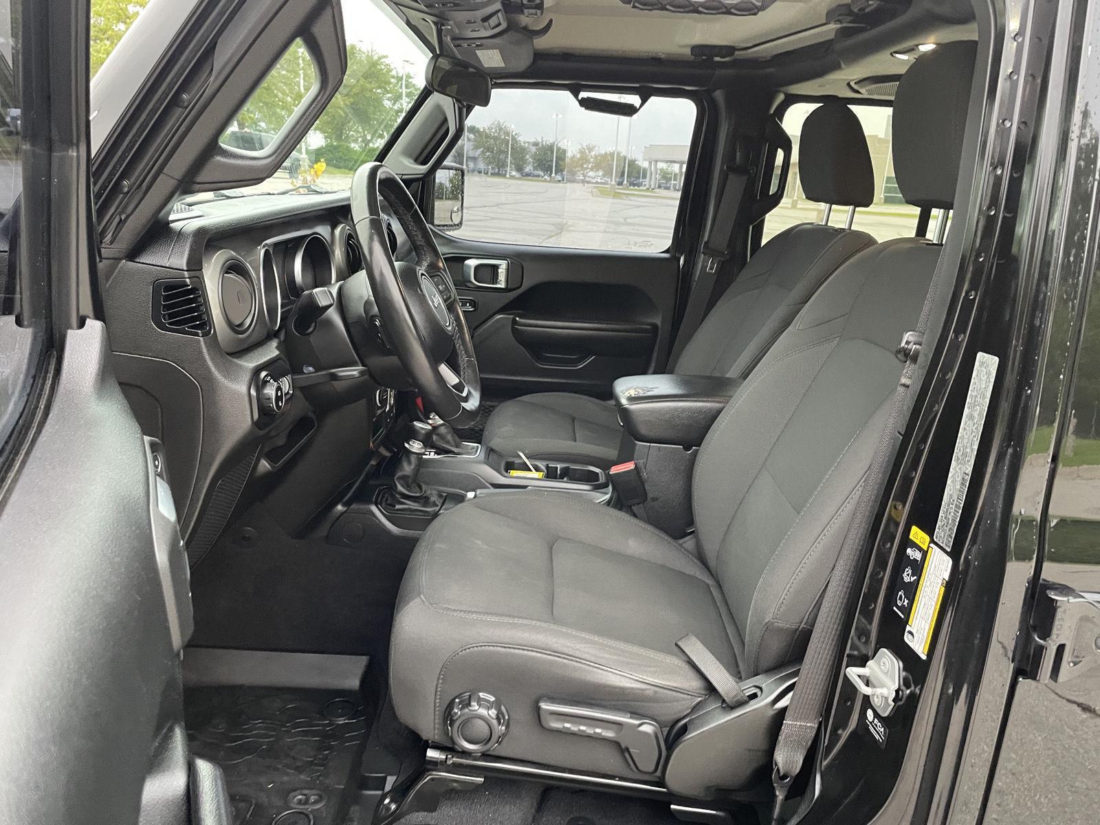 Vehicle photo 17