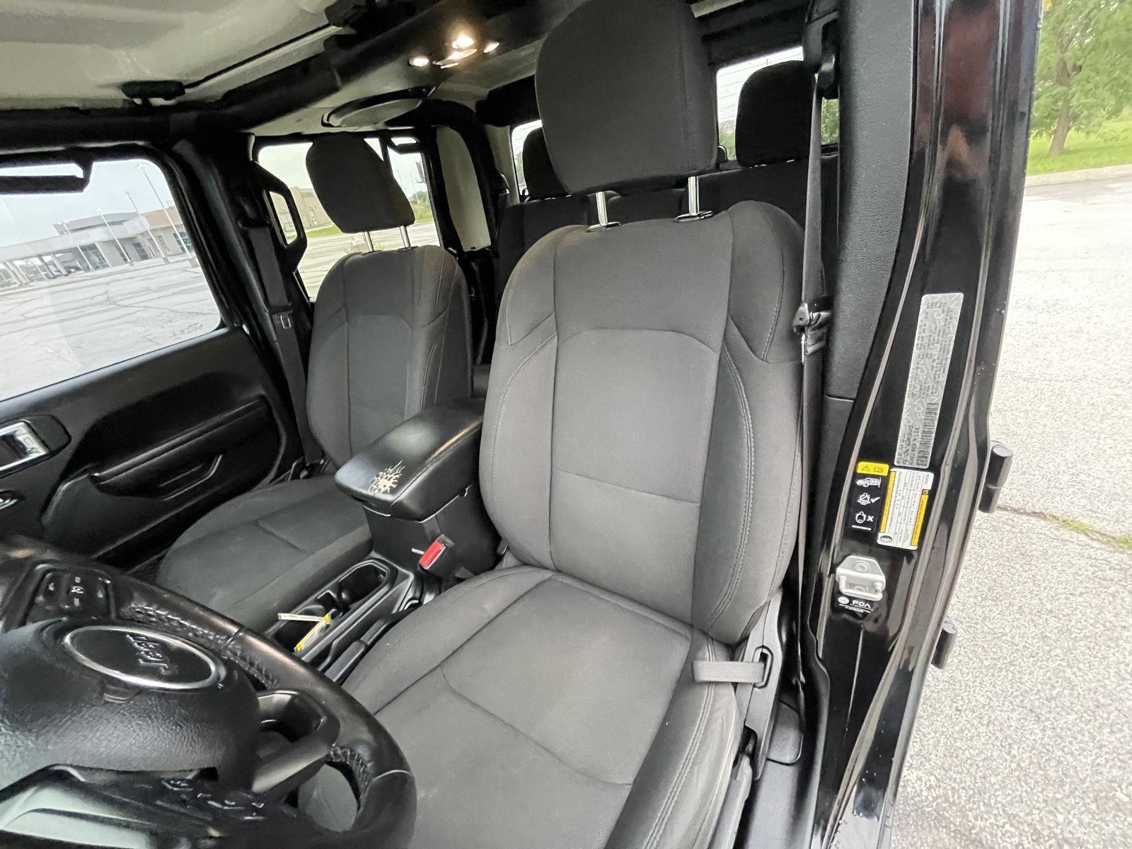 Vehicle photo 18
