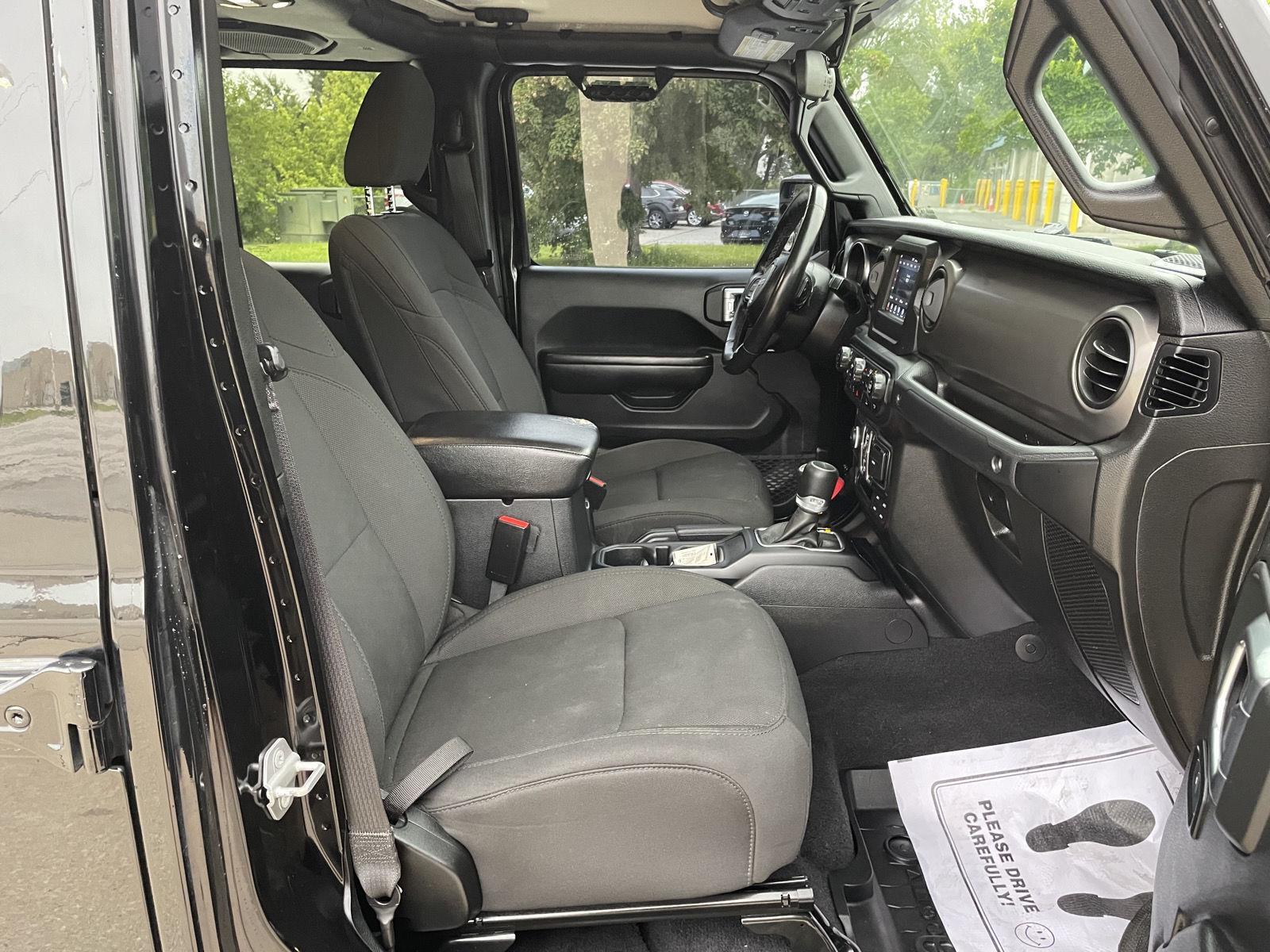 Vehicle photo 19