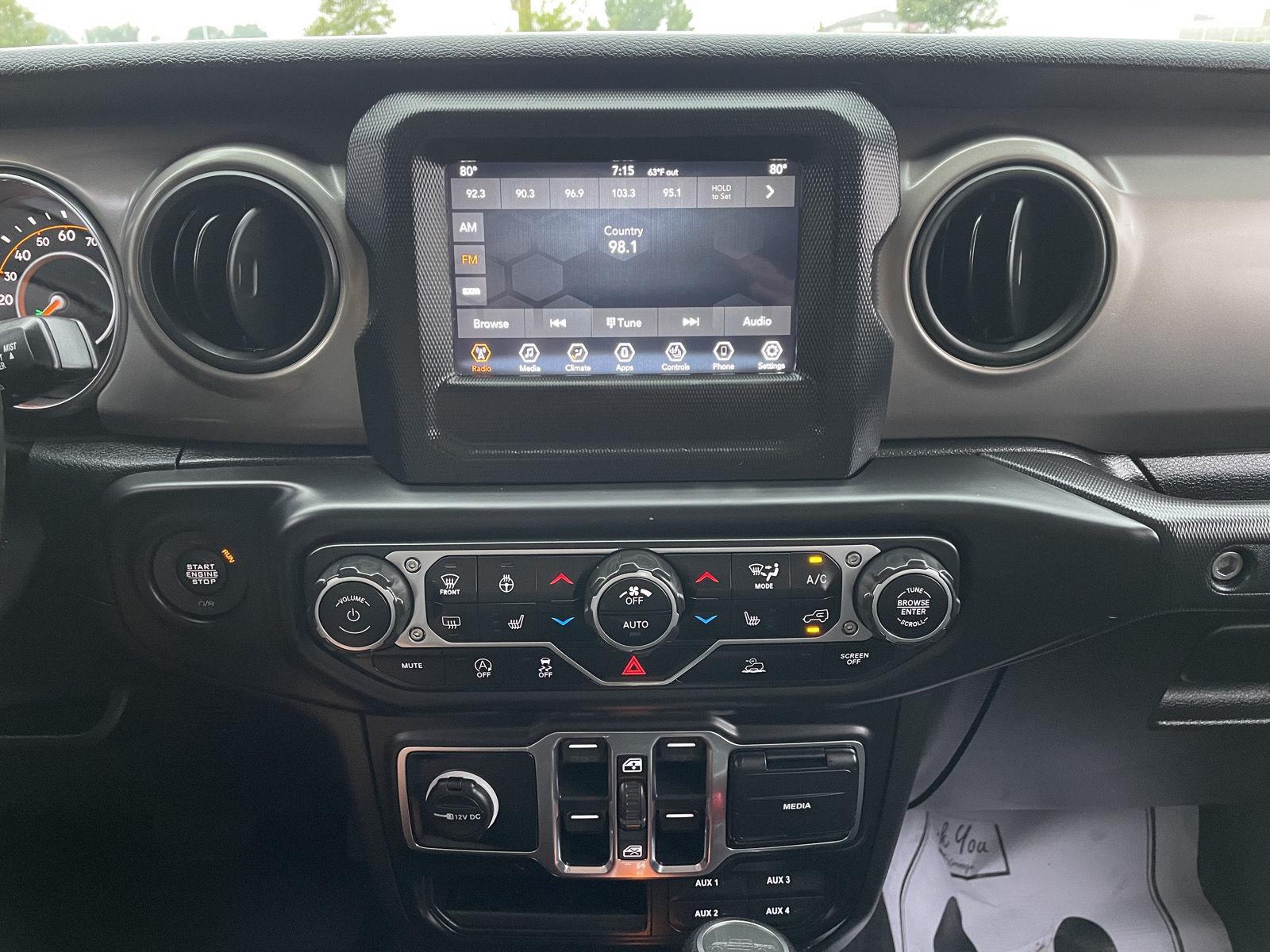 Vehicle photo 22