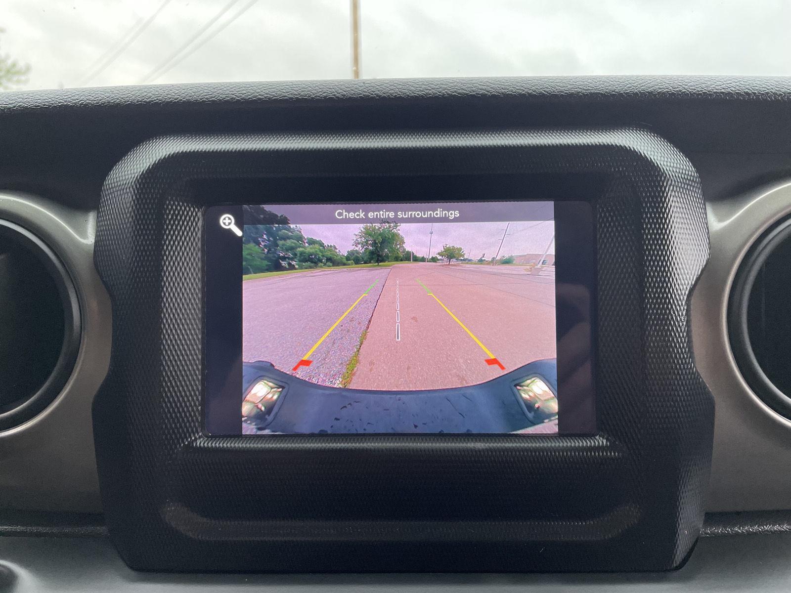 Vehicle photo 23