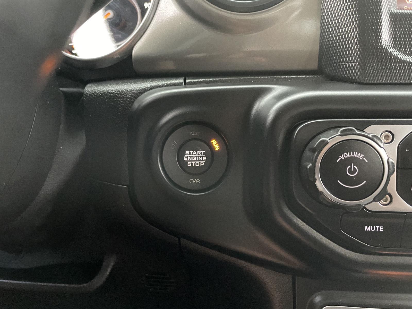 Vehicle photo 24