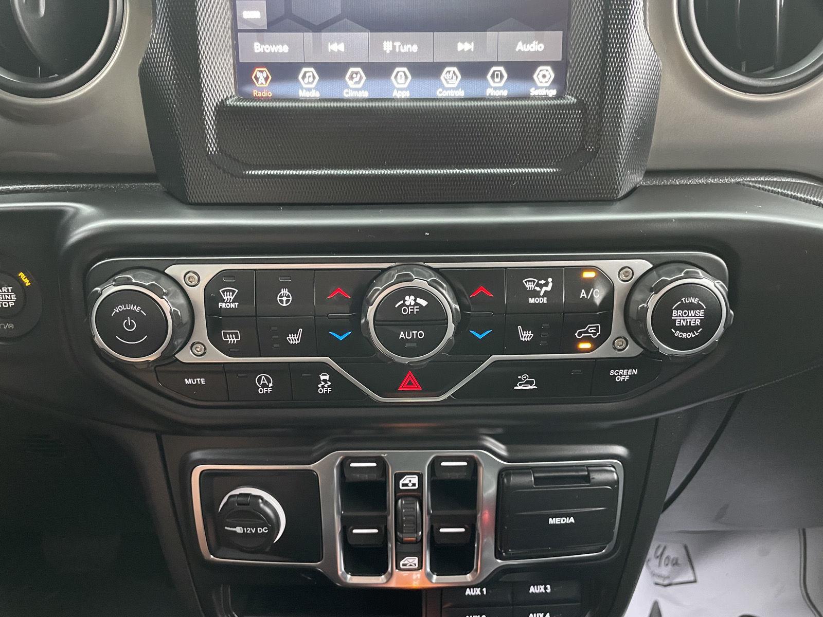 Vehicle photo 25