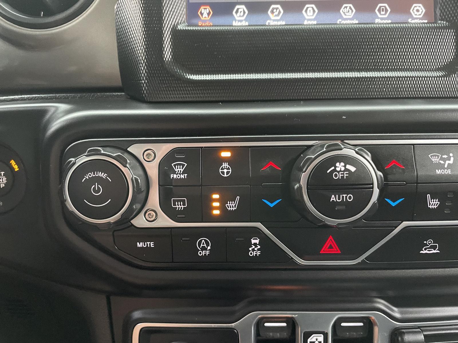 Vehicle photo 26