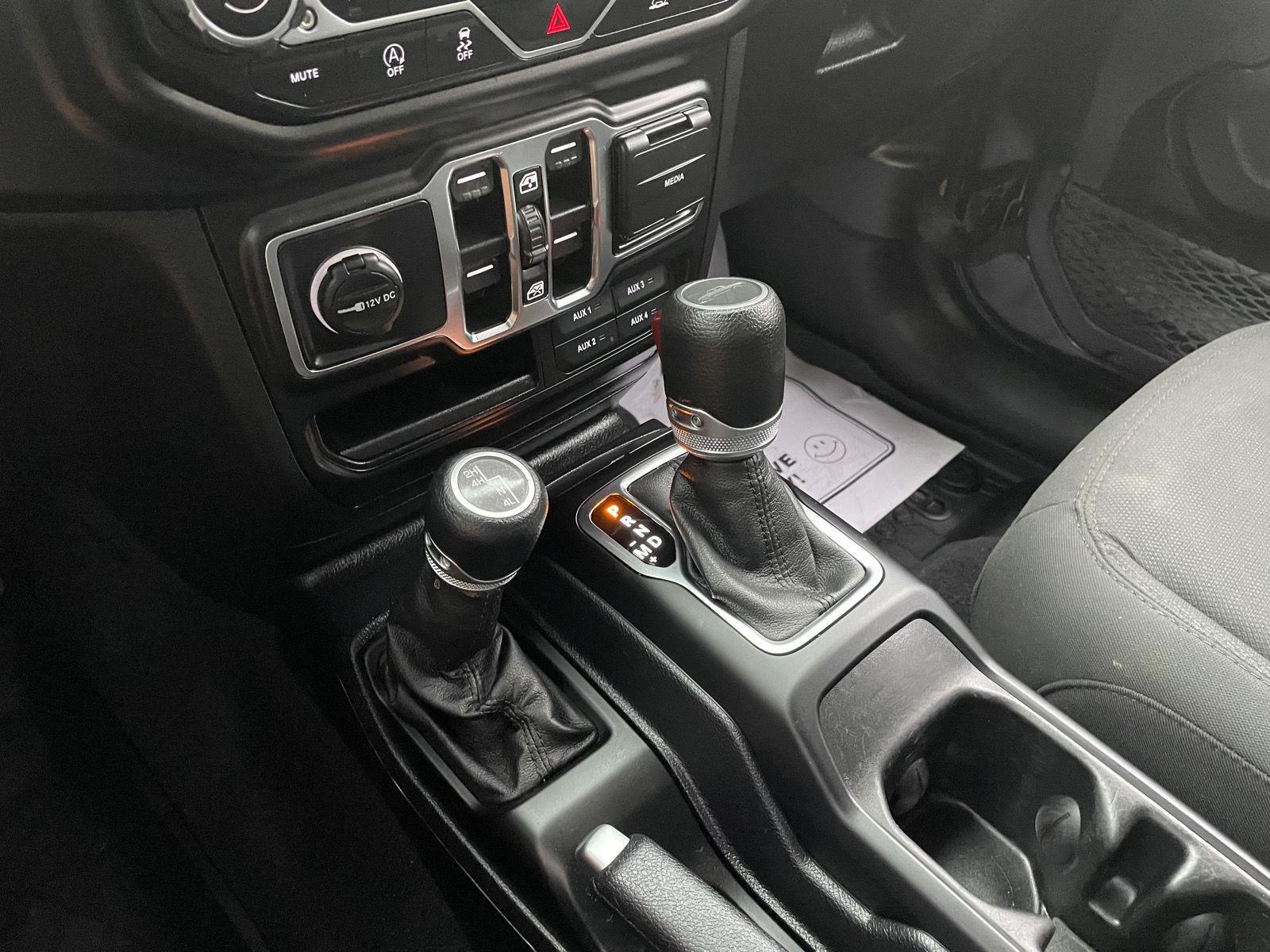 Vehicle photo 28