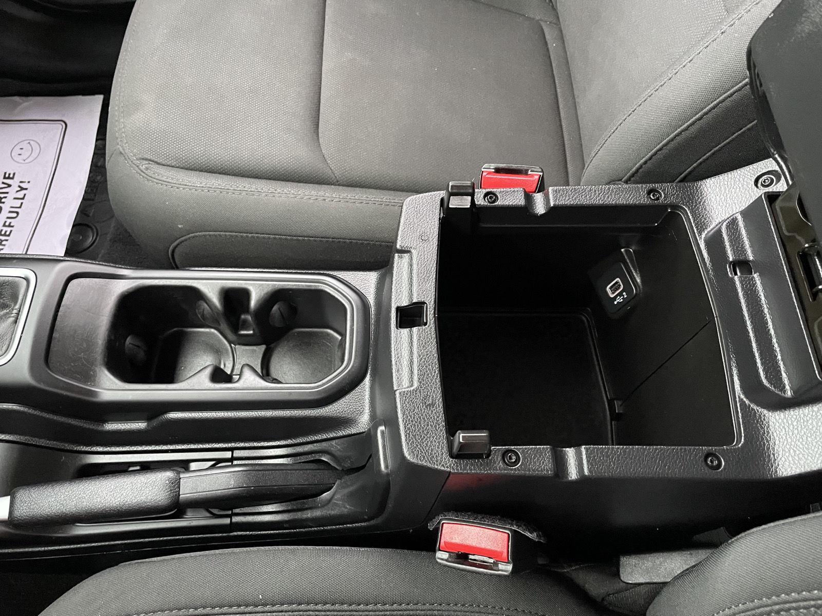 Vehicle photo 29