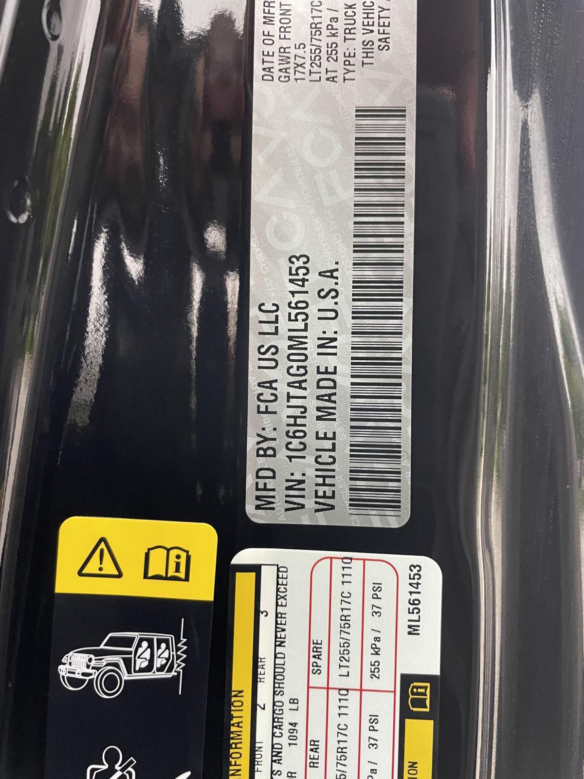 Vehicle photo 30