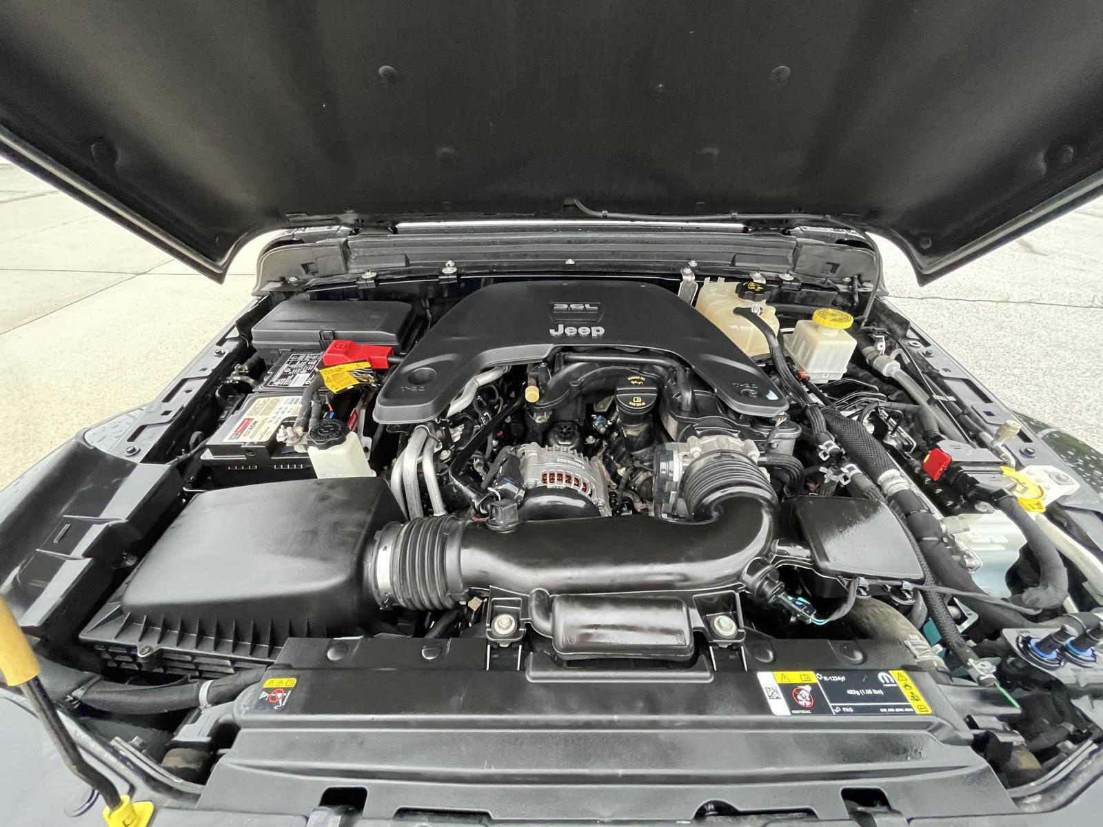 Vehicle photo 32