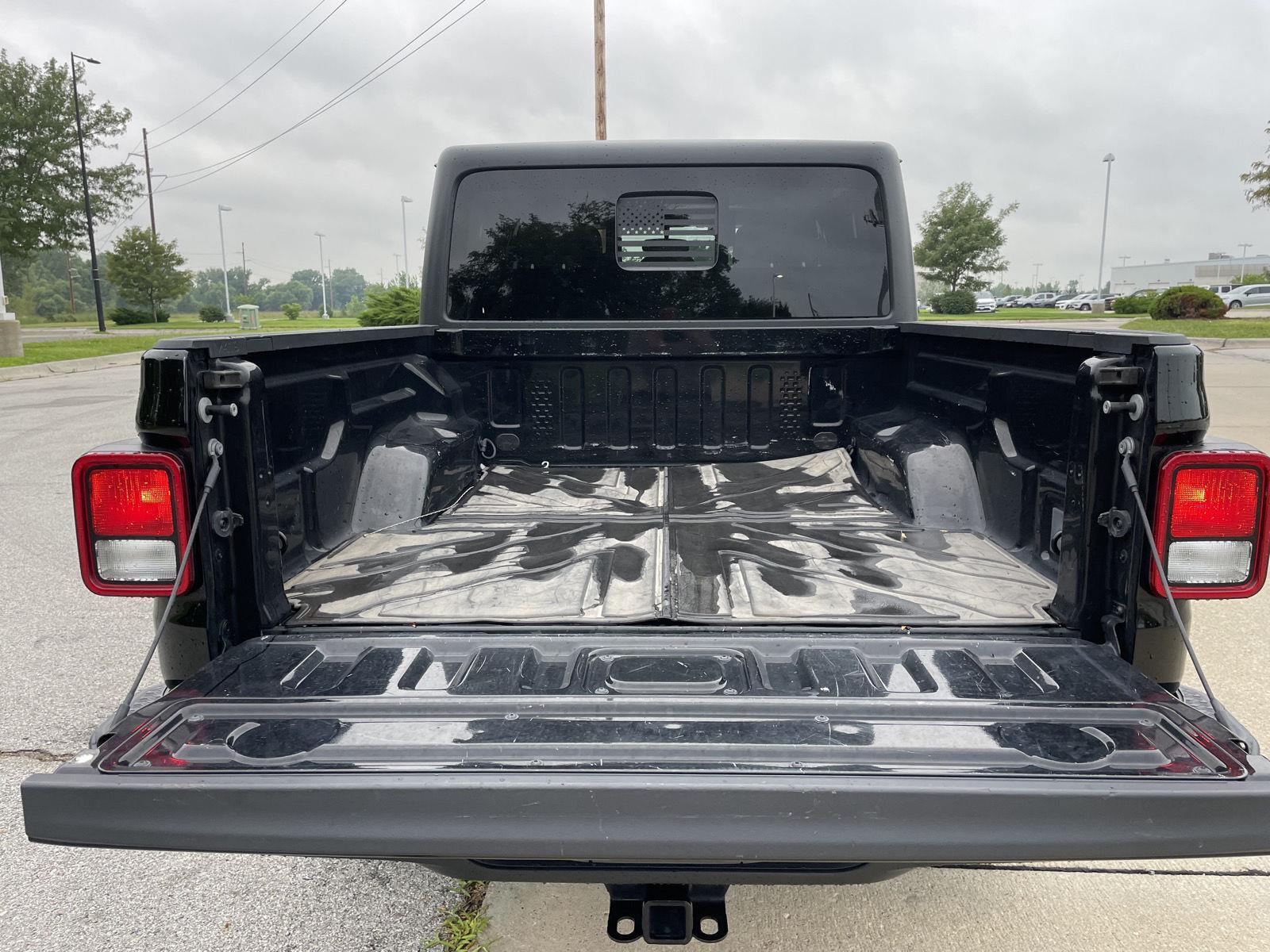 Vehicle photo 33