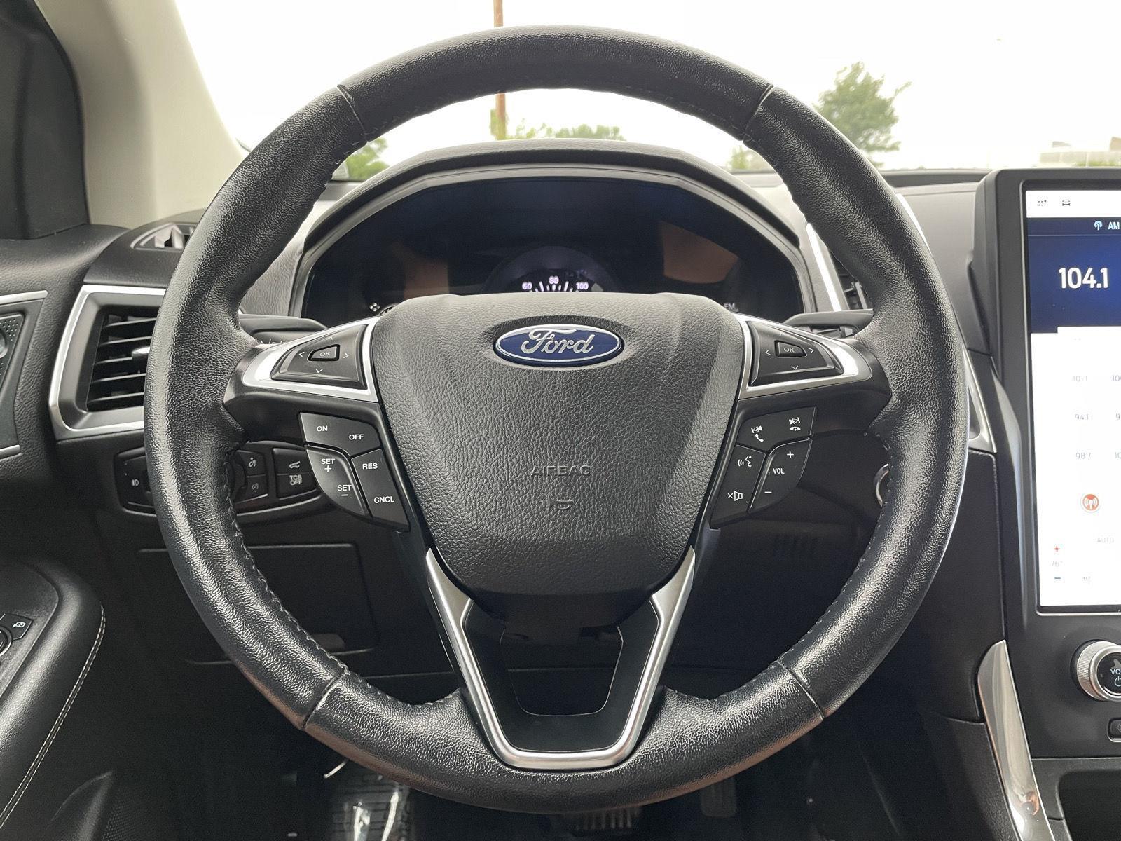 Vehicle photo 12