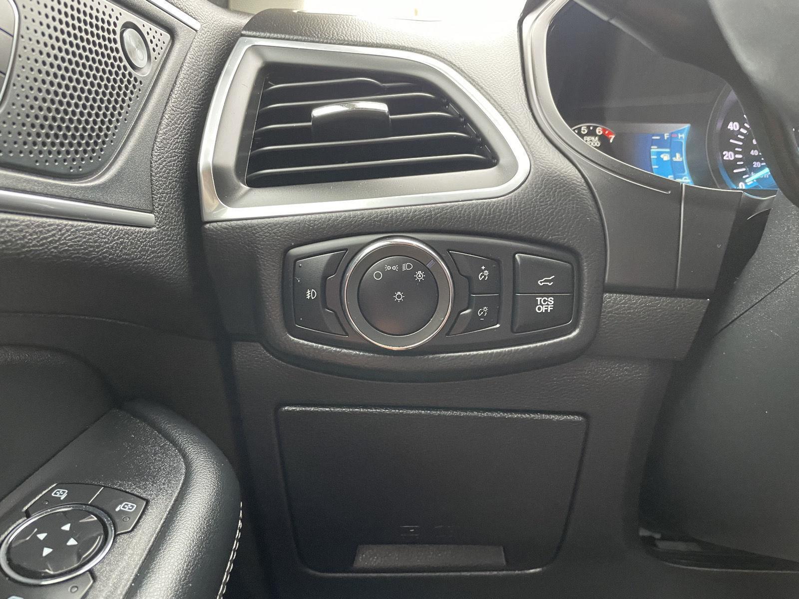 Vehicle photo 16