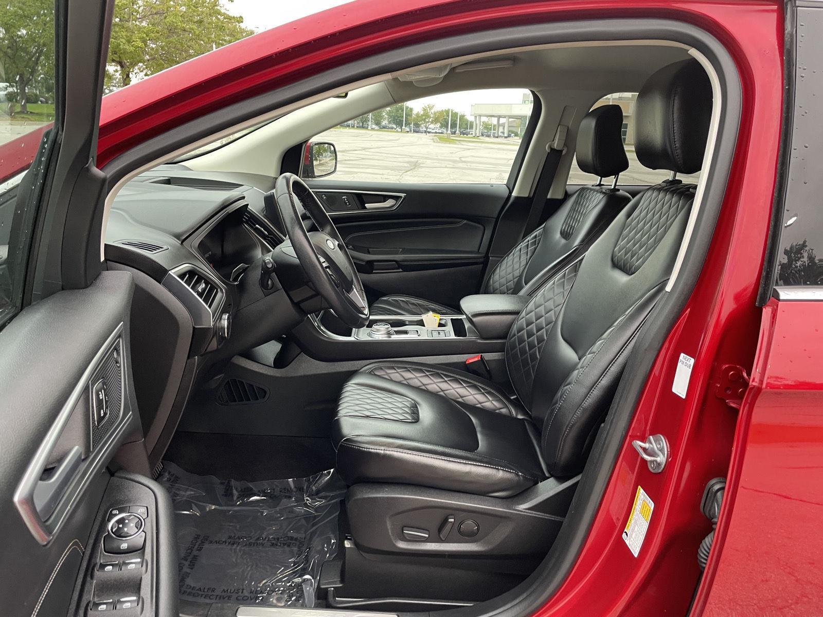 Vehicle photo 17