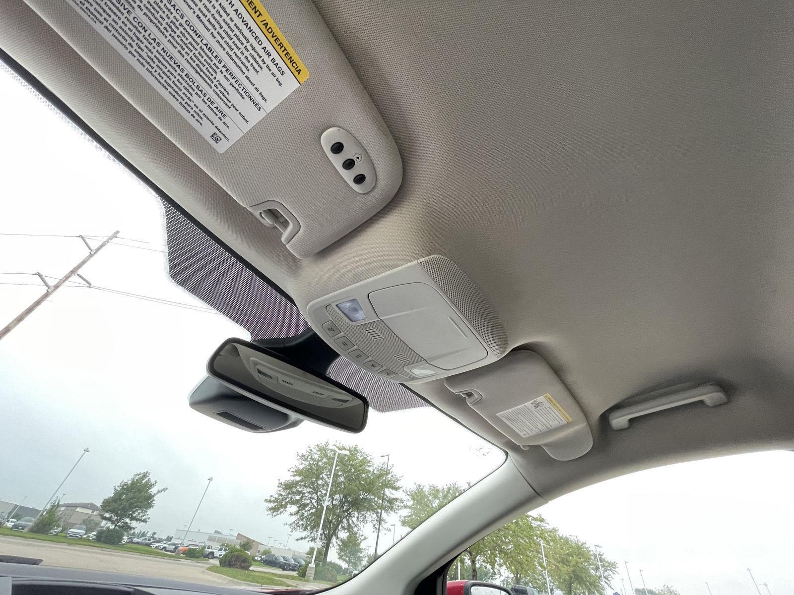 Vehicle photo 21
