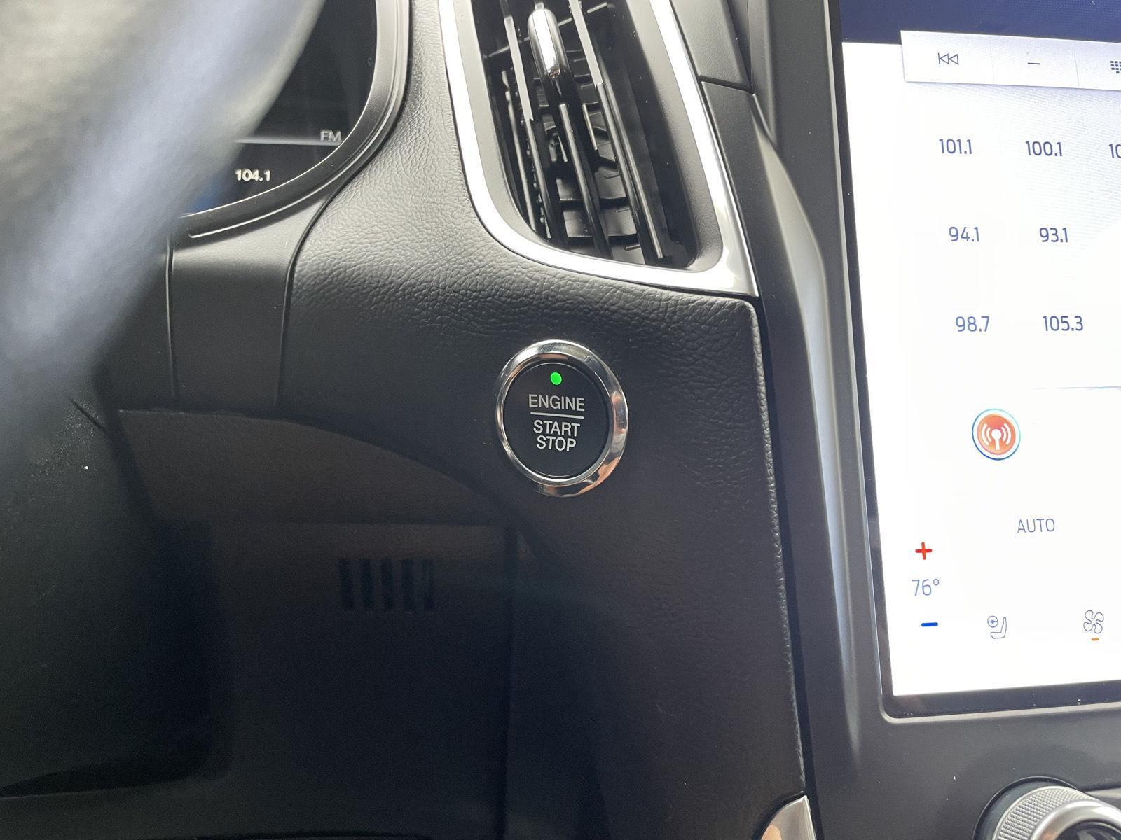 Vehicle photo 24