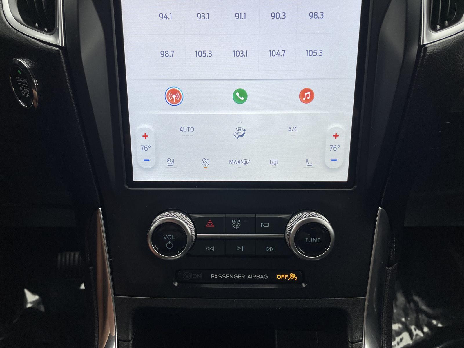 Vehicle photo 25