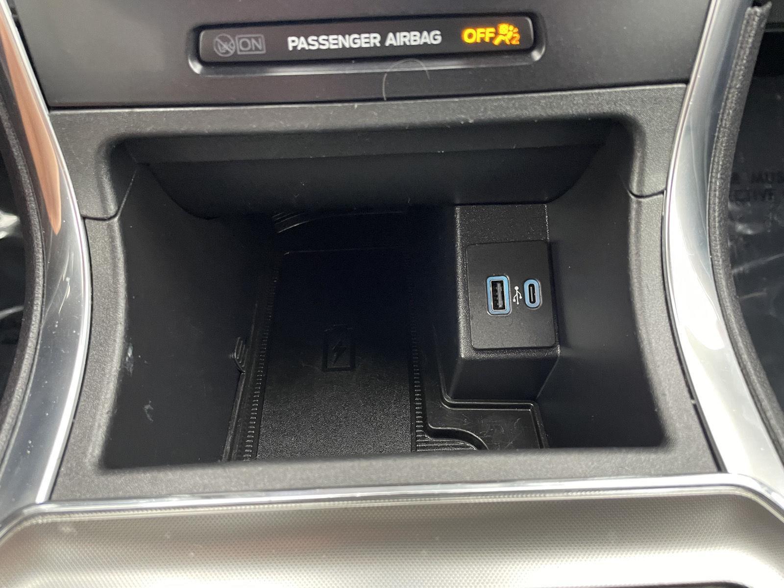 Vehicle photo 27