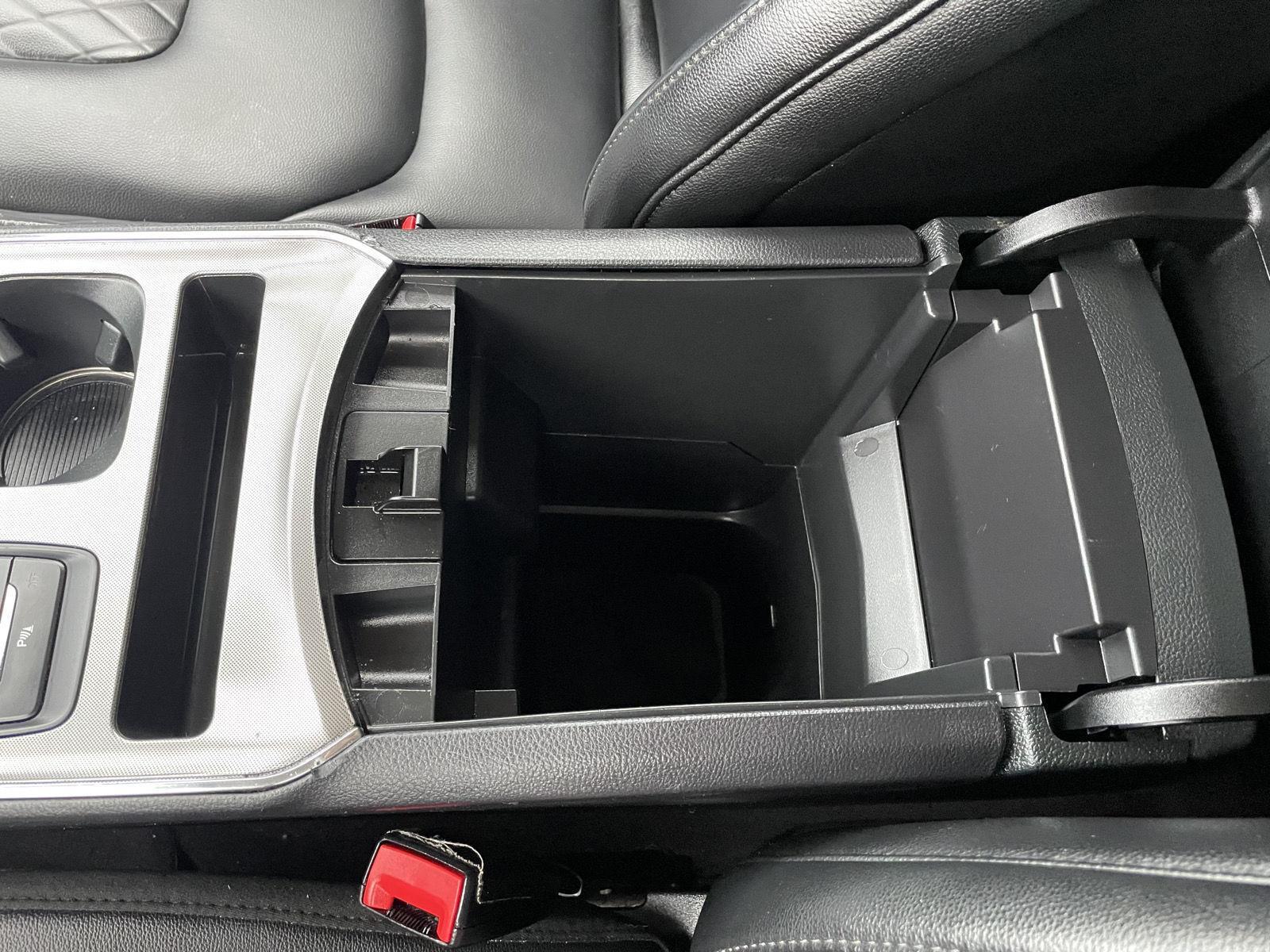 Vehicle photo 30