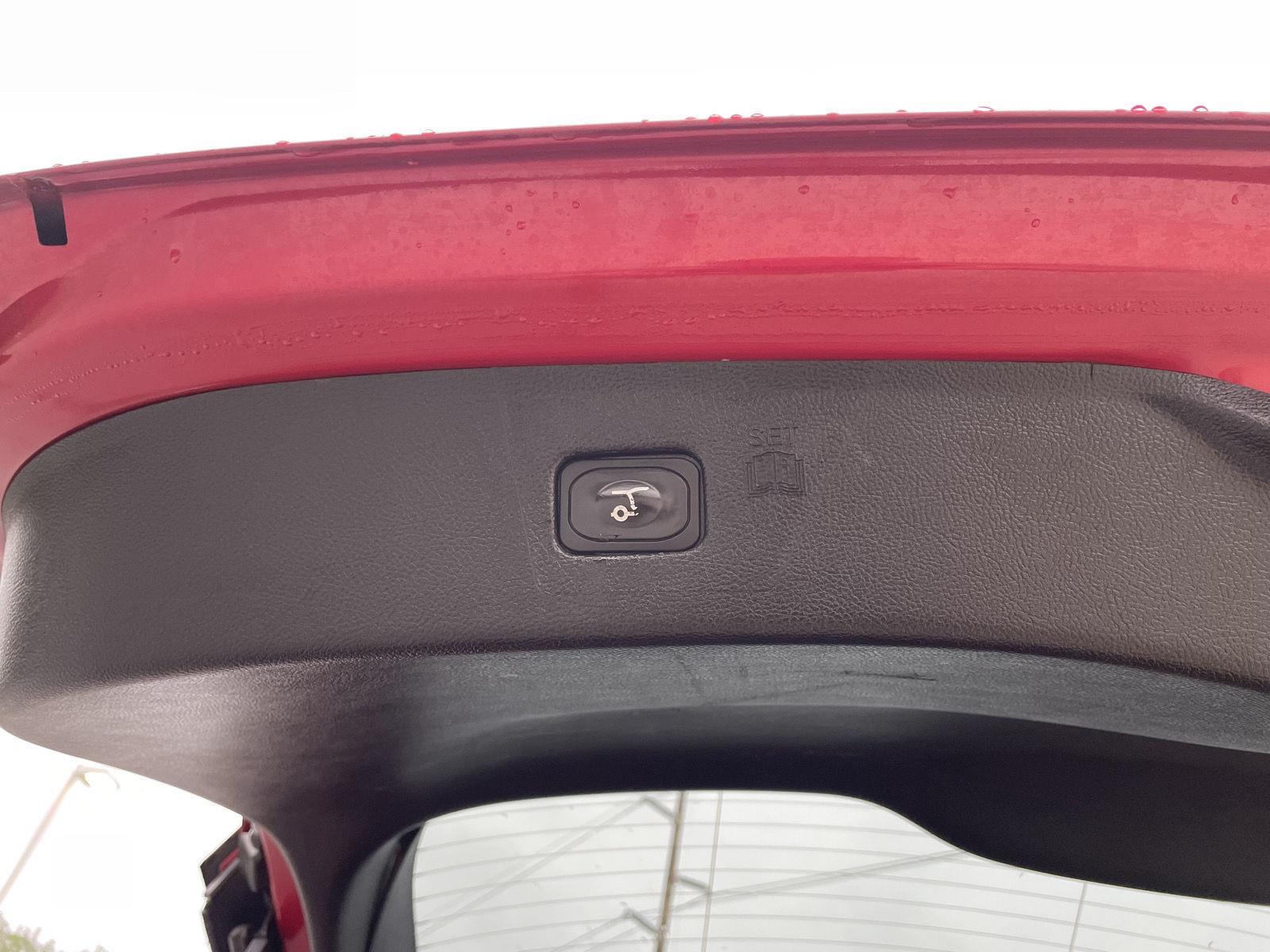 Vehicle photo 35