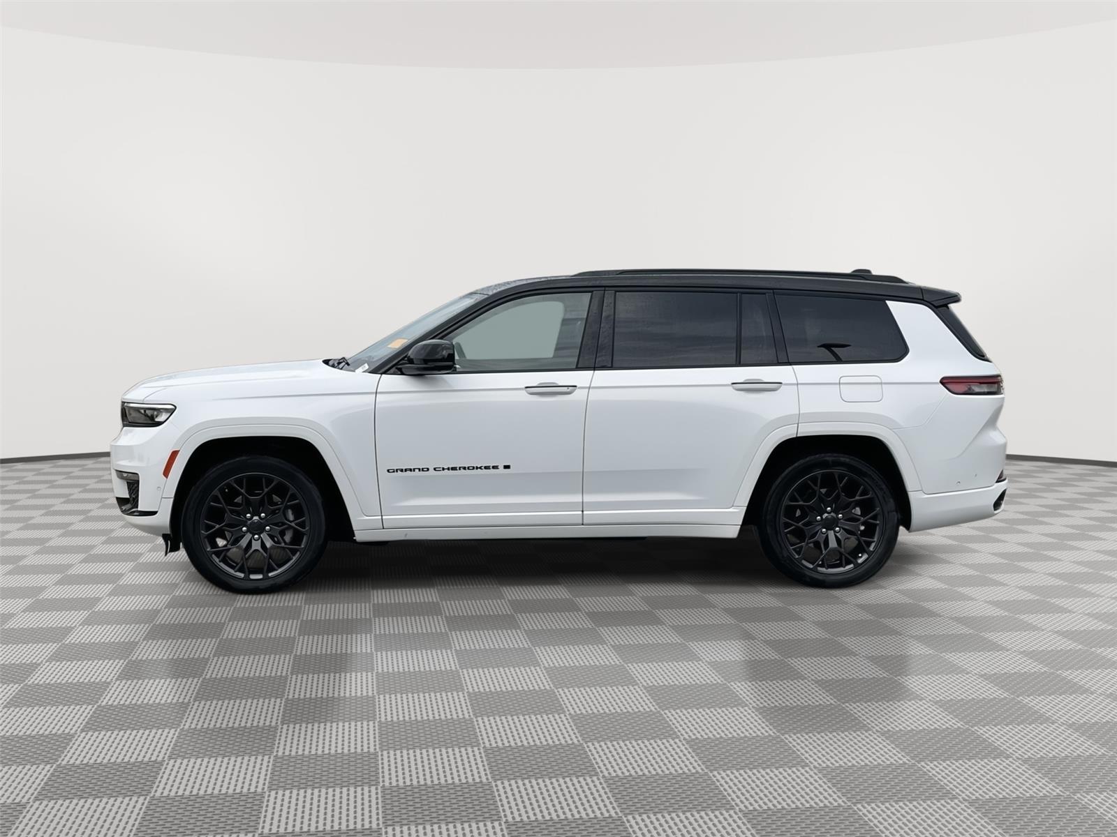 Vehicle photo 2