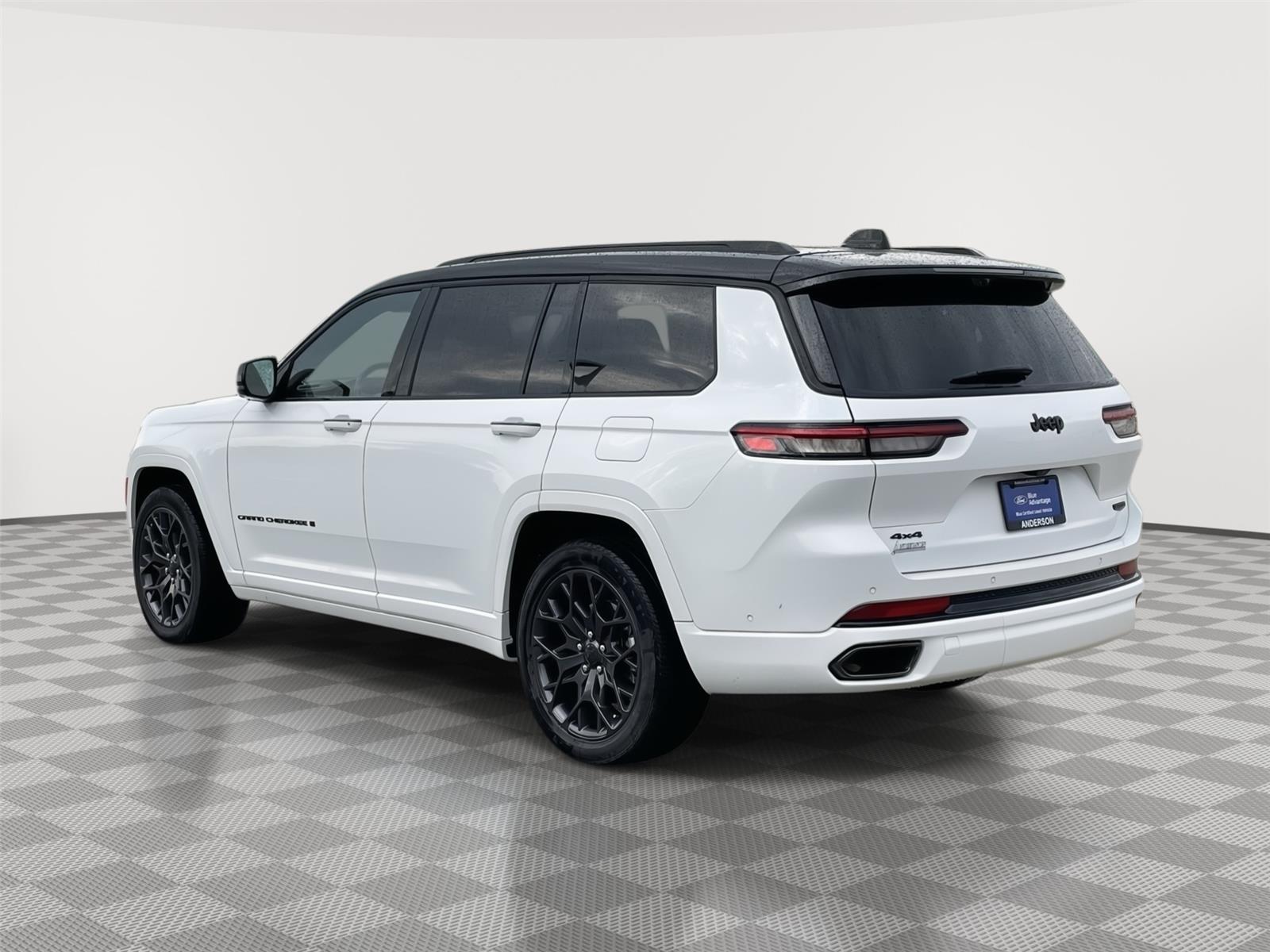 Vehicle photo 9