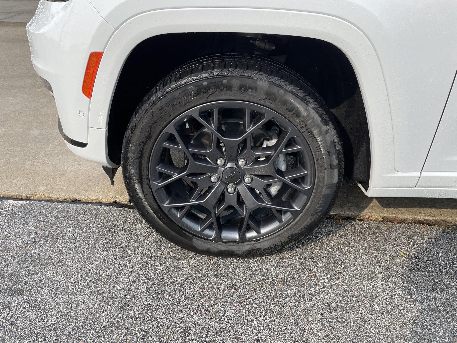 Vehicle photo 10