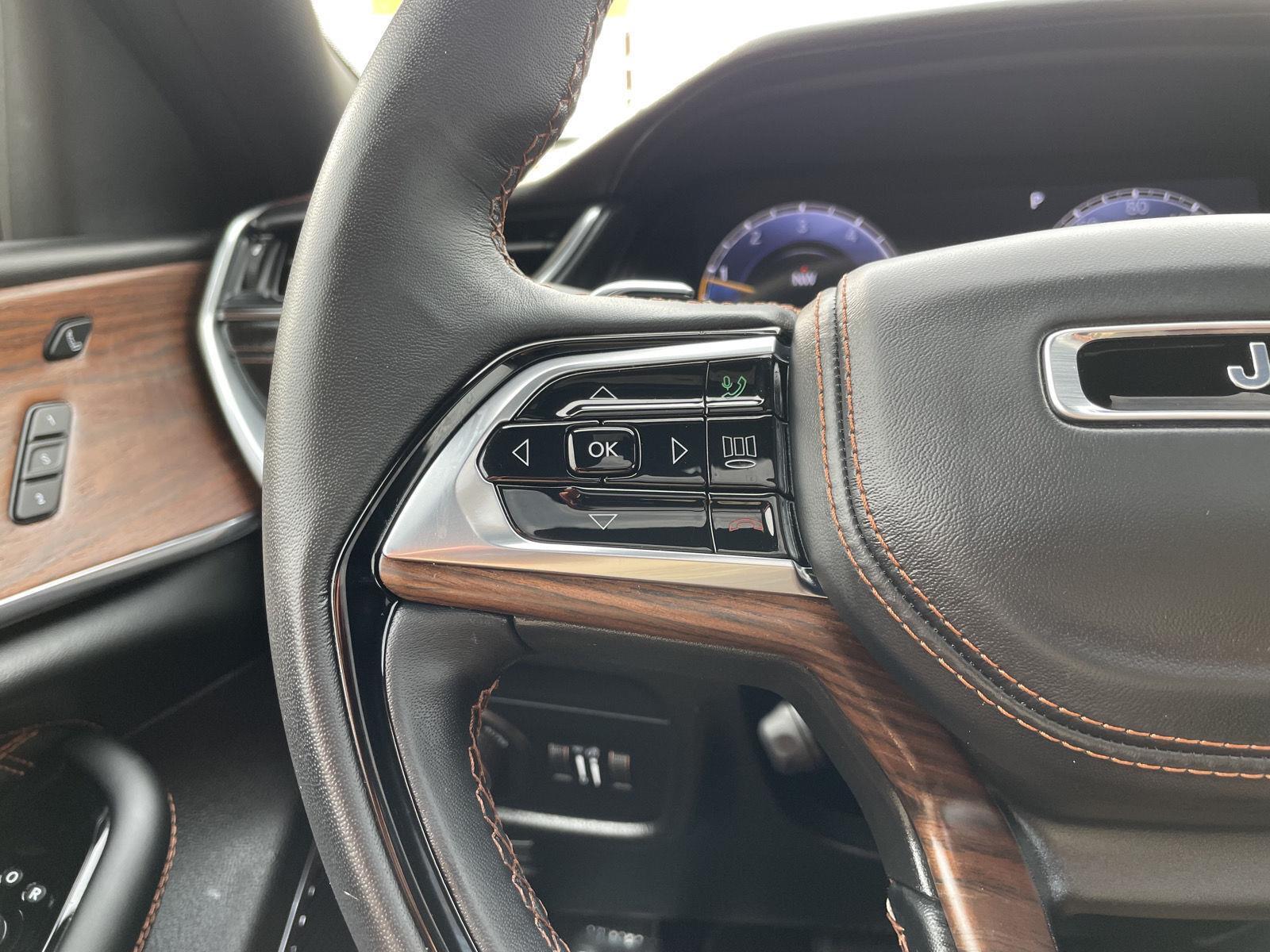 Vehicle photo 13