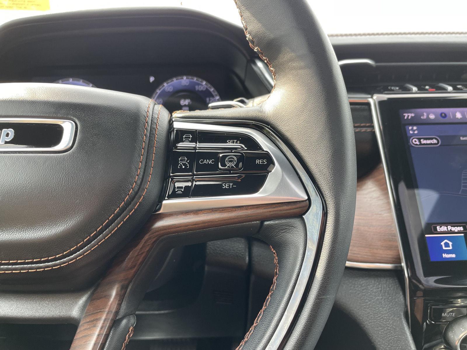 Vehicle photo 14