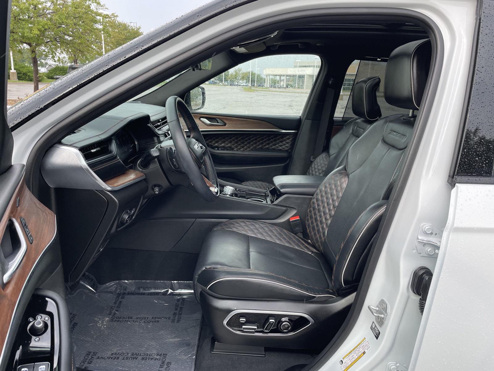 Vehicle photo 17