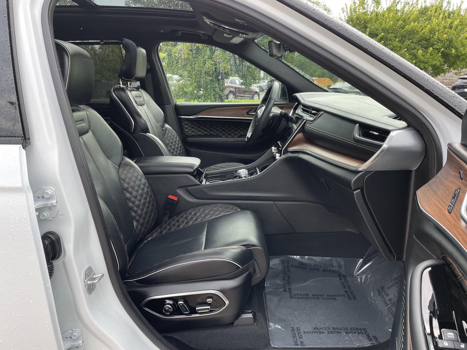 Vehicle photo 19