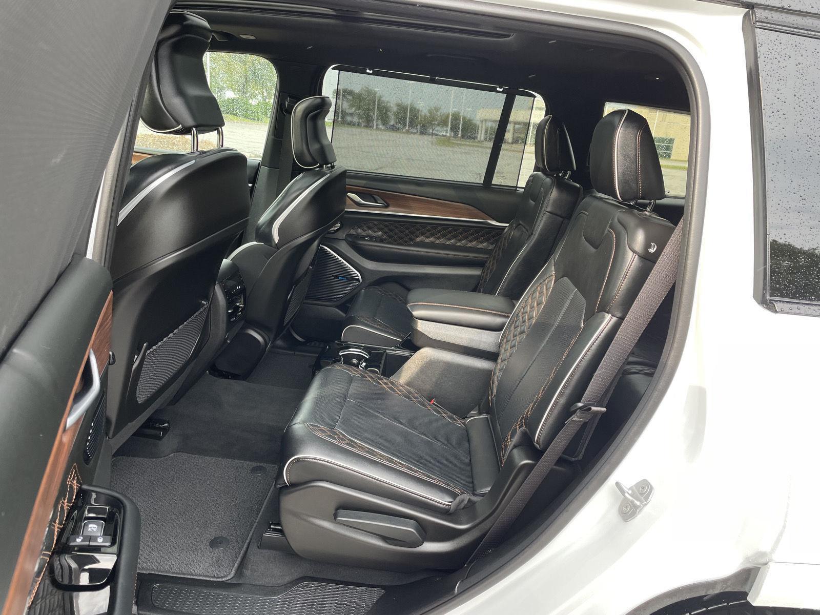 Vehicle photo 20