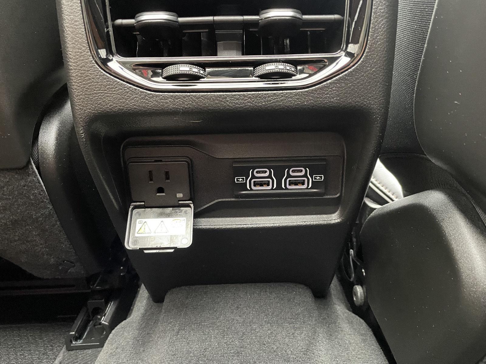 Vehicle photo 22