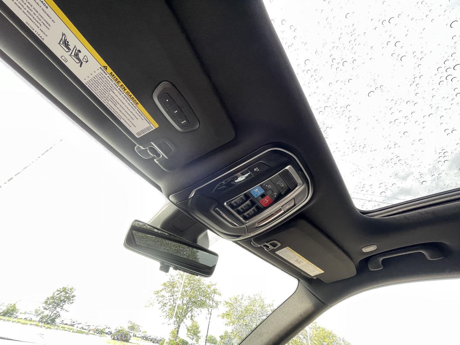Vehicle photo 24