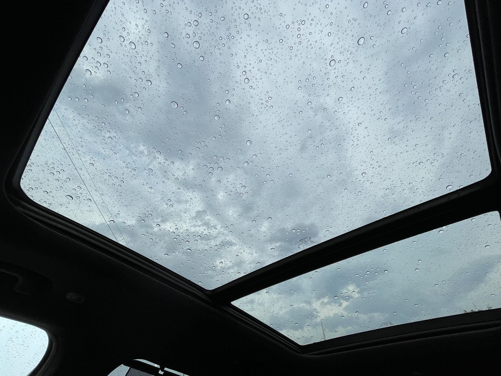 Vehicle photo 25