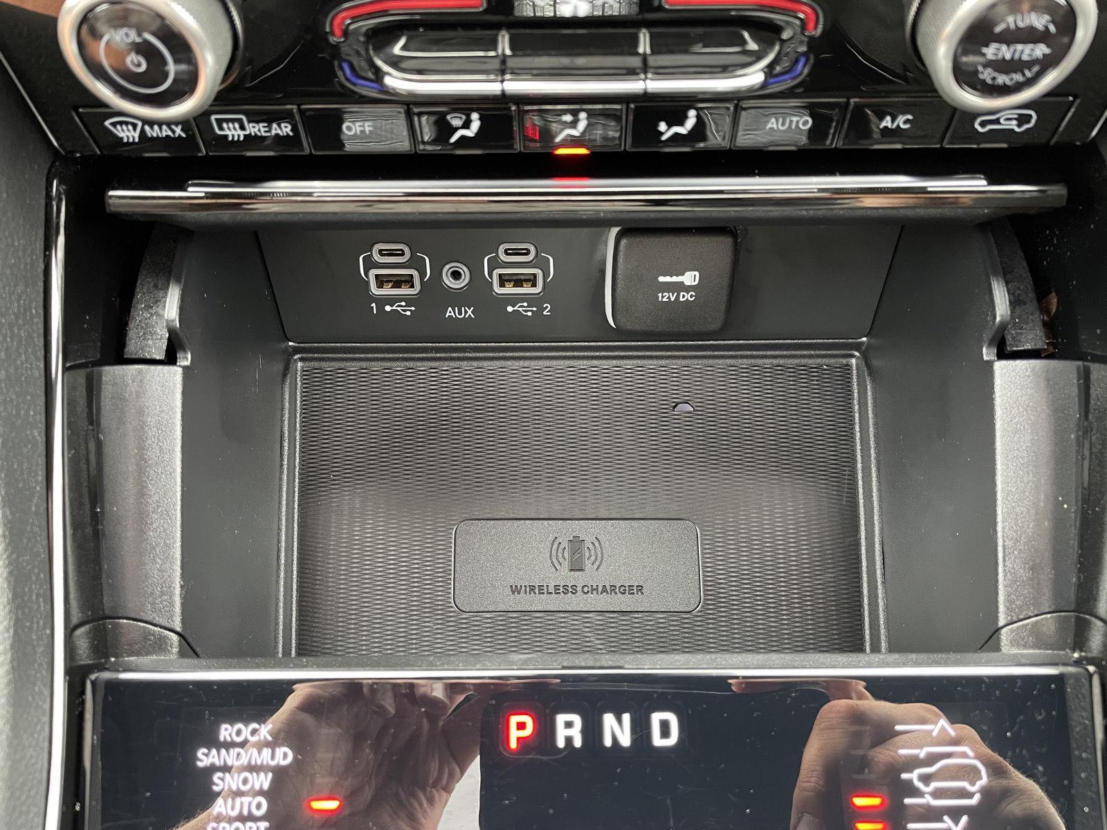 Vehicle photo 34