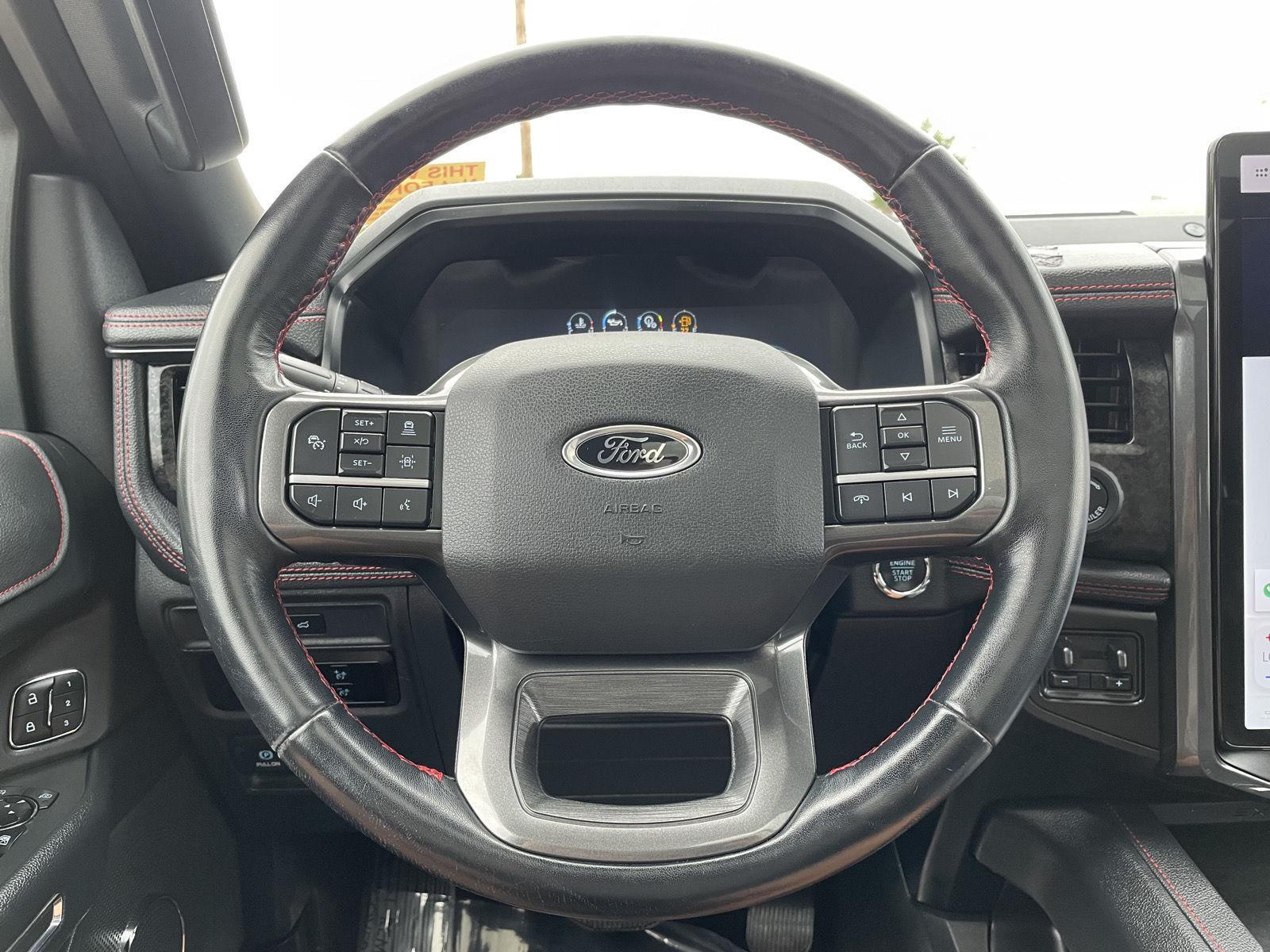 Vehicle photo 12