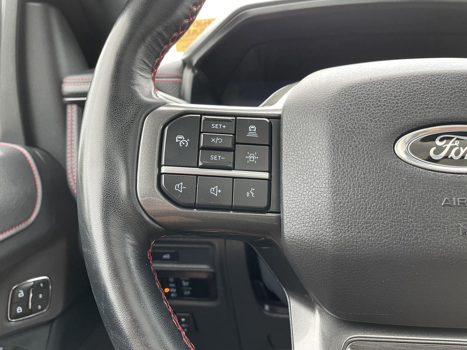 Vehicle photo 13