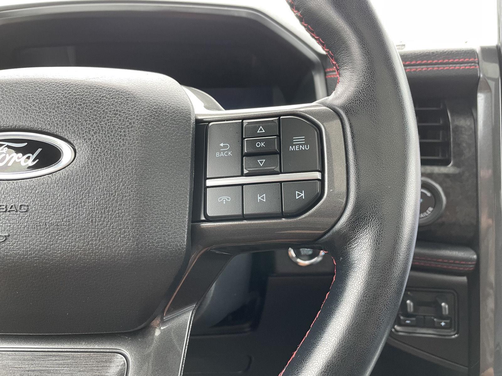 Vehicle photo 14